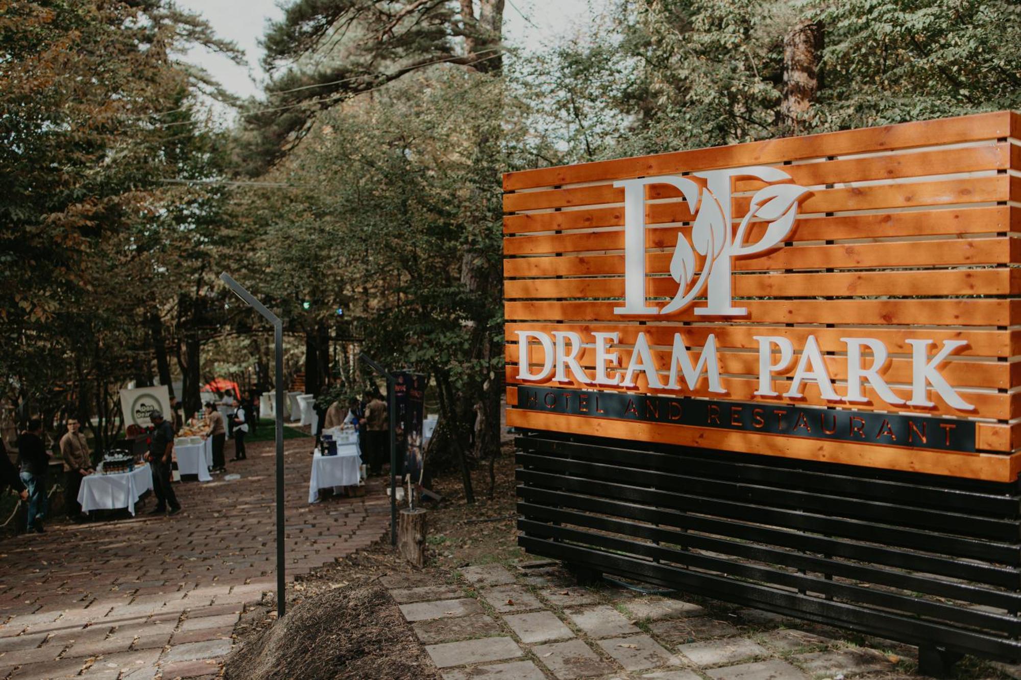 ホテル Dream Park Gyulagarak エクステリア 写真